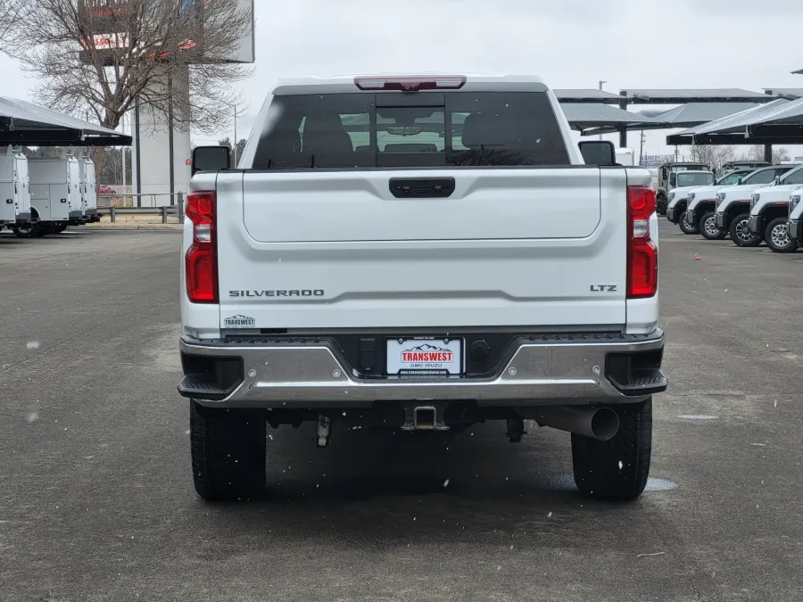 2022 Chevrolet Silverado 2500HD LTZ | Photo 11 of 36