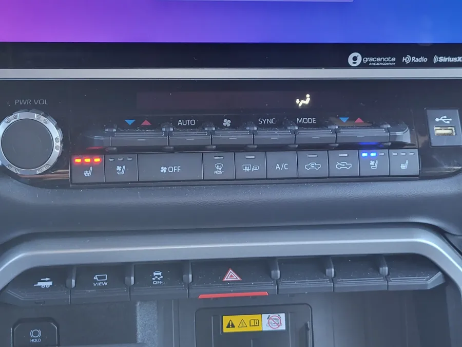 2024 Toyota Tundra 4WD Platinum | Photo 15 of 24