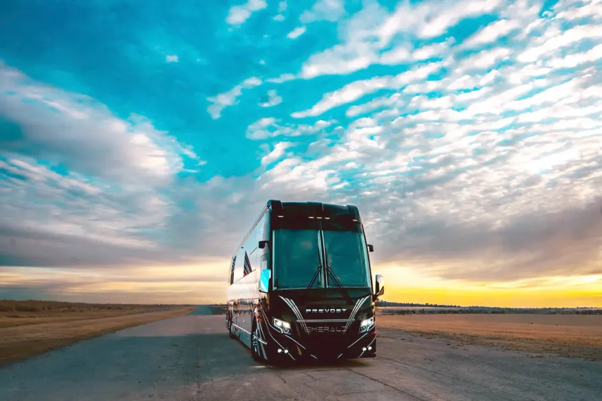 2026 Emerald Luxury Coaches Prevost H3-45 Triple Slide | Photo 19 of 20