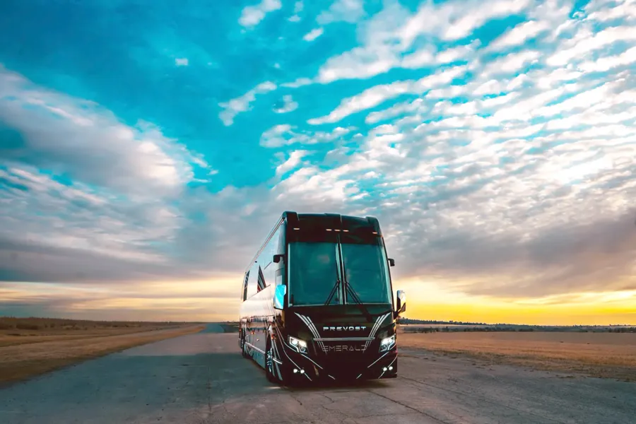 2026 Emerald Luxury Coaches Prevost H3-45 Triple Slide | Photo 19 of 20