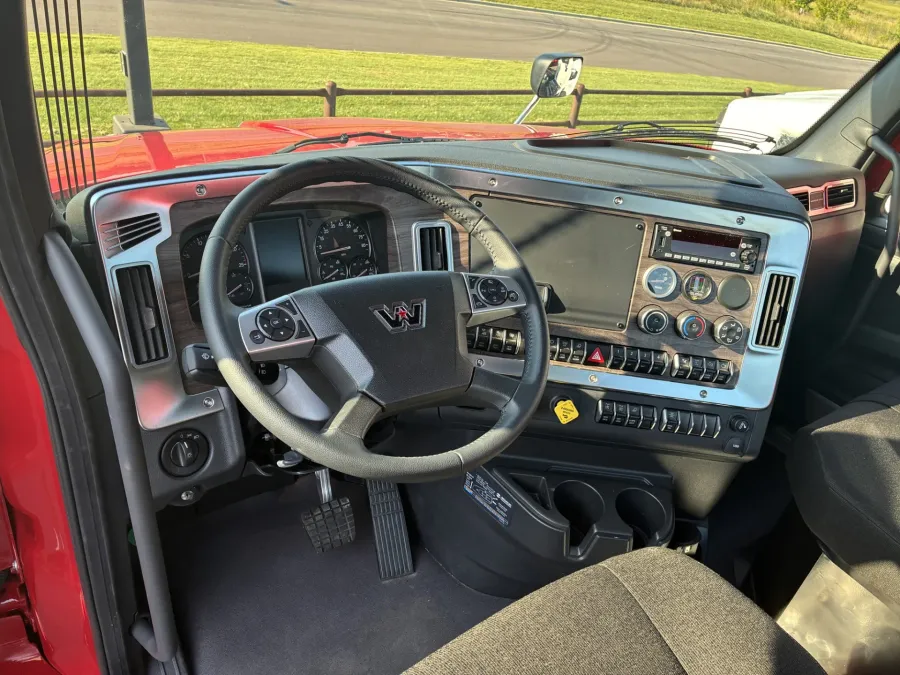 2026 Western Star 47X | Photo 7 of 9