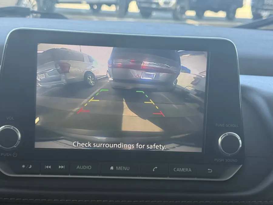 2023 Nissan Rogue SV | Photo 15 of 19