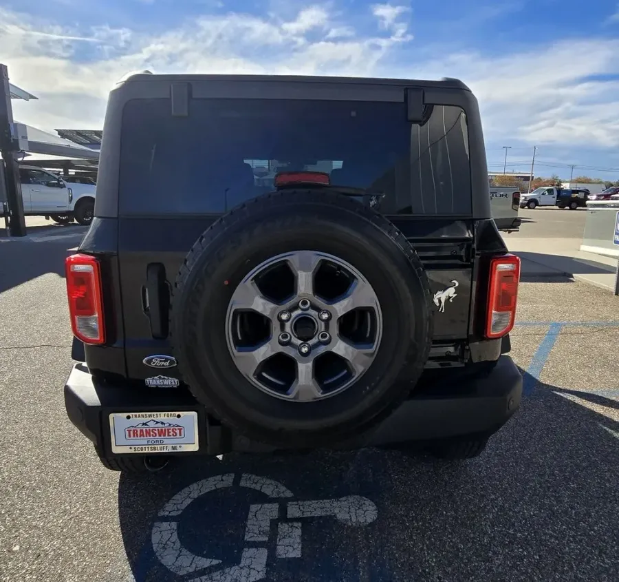 2025 Ford Bronco | Photo 7 of 28