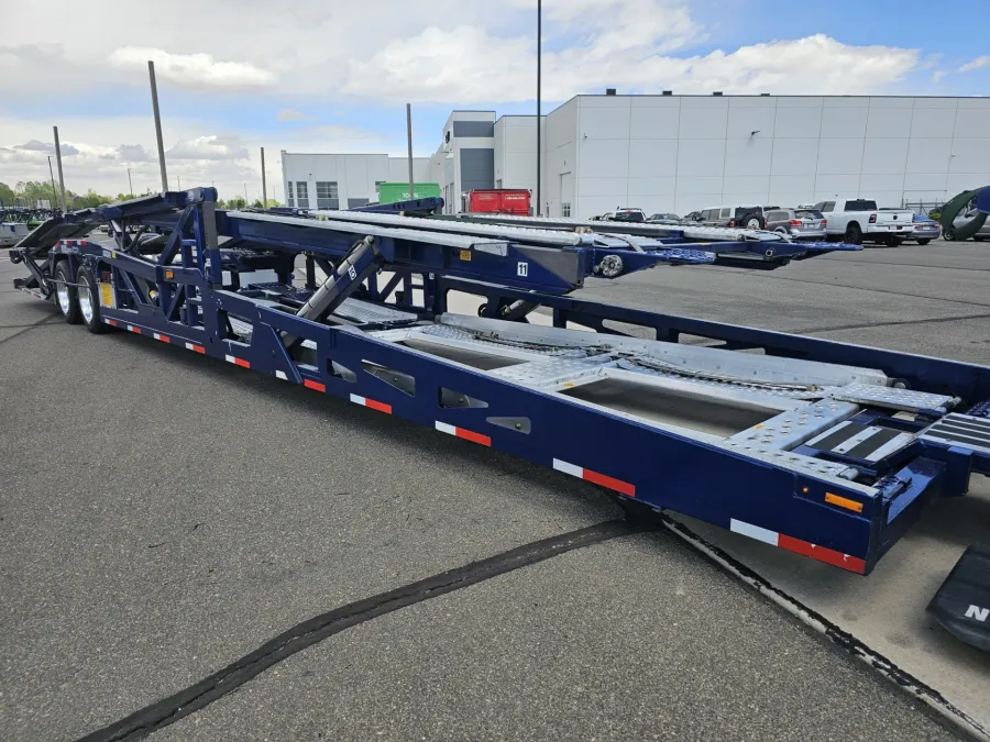 2024 Peterbilt 389 | Photo 8 of 32