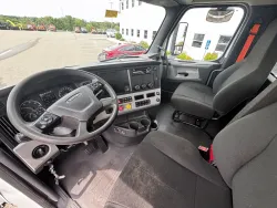 2020 Freightliner Cascadia 126 | Thumbnail Photo 10 of 15