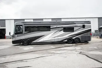 2026 Newmar Essex 4569