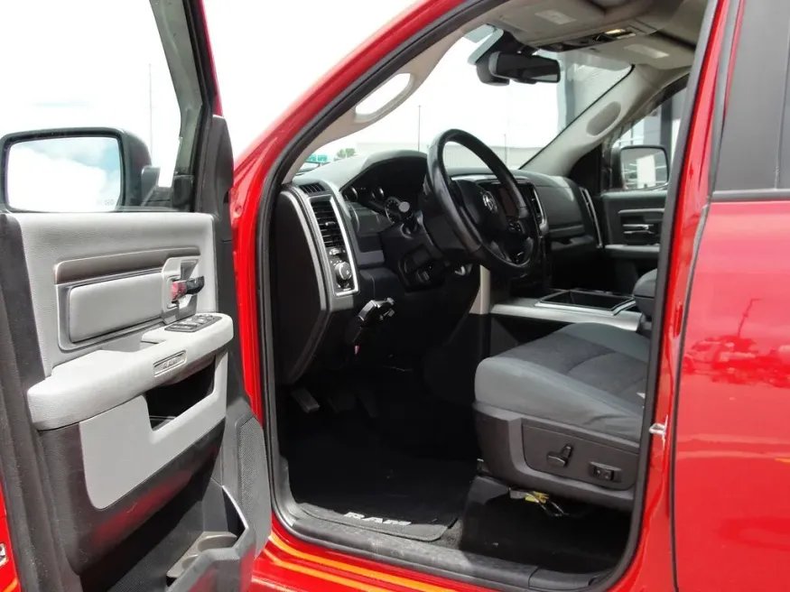 2015 RAM 1500 Big Horn | Photo 5 of 17