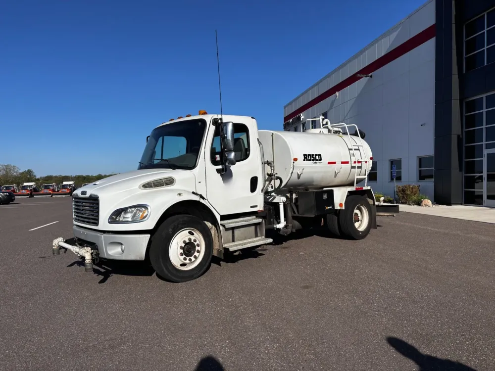 2004 Freightliner M2100