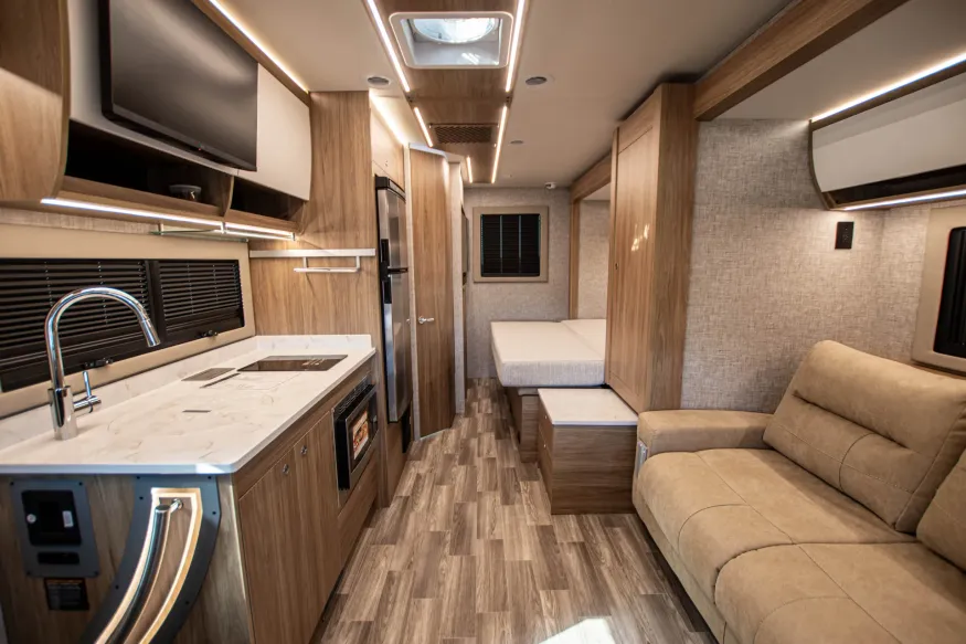 2026 Tiffin Wayfarer 25XPW | Photo 8 of 23
