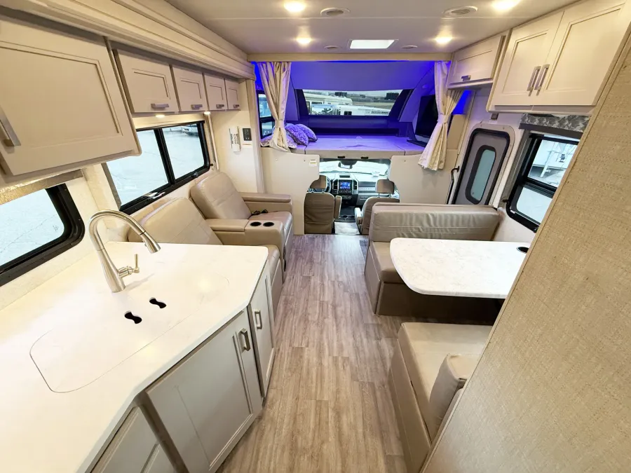 2023 Thor Magnitude SV34 | Photo 4 of 26