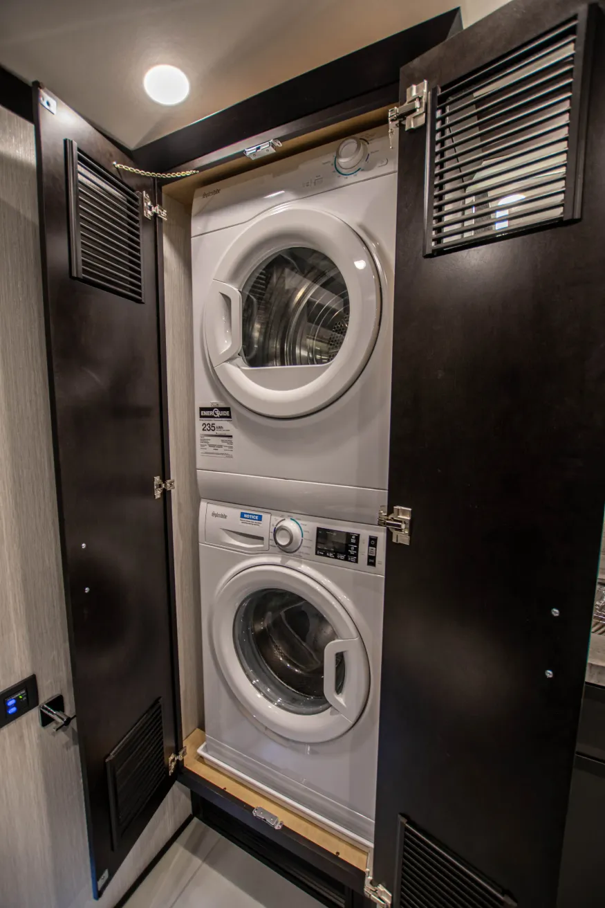 2026 Newmar Mountain Aire 4118 | Photo 29 of 45