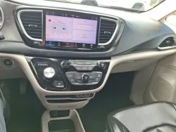2023 Chrysler Pacifica Touring L | Thumbnail Photo 20 of 23