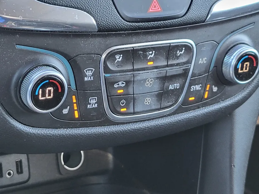 2018 Chevrolet Equinox LT | Photo 16 of 24