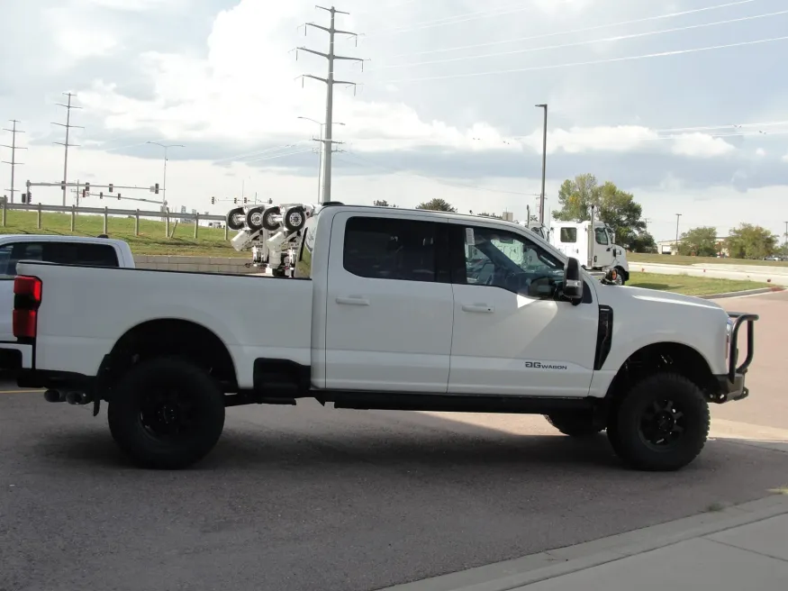 2024 Ford F-250 | Photo 4 of 17