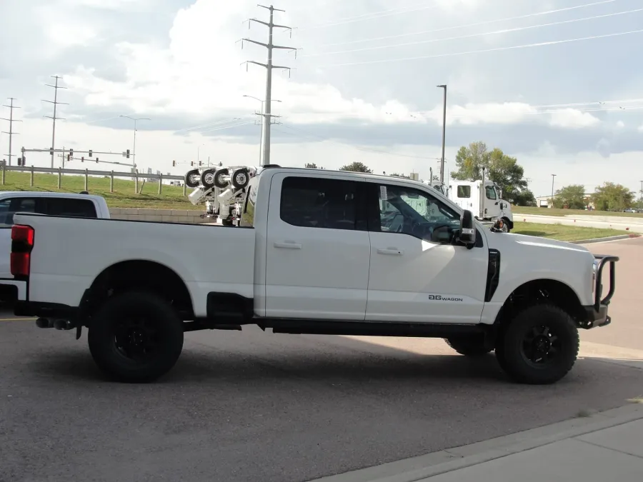 2024 Ford F-250 | Photo 4 of 17