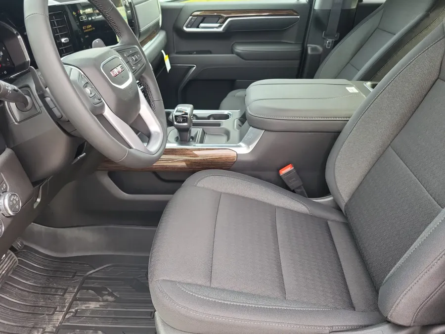 2026 GMC Sierra 1500 Elevation | Photo 8 of 23