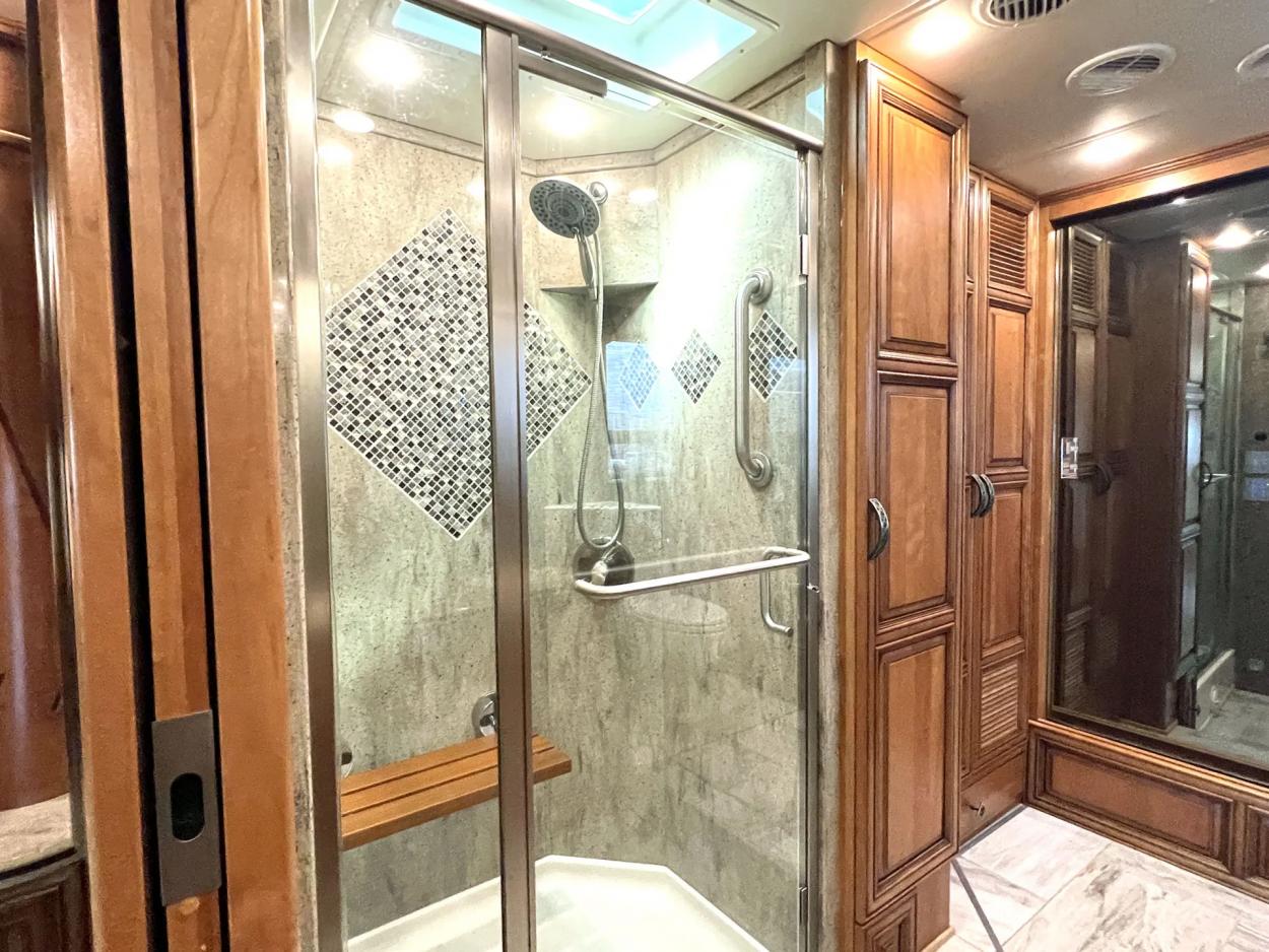 2015 Newmar London Aire 4553 | Photo 16 of 23