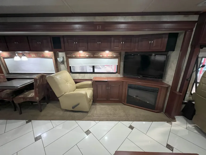2012 Itasca Ellipse 42QD | Photo 11 of 18