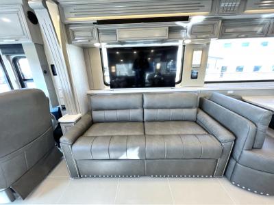 2023 Newmar London Aire 4521 | Thumbnail Photo 12 of 48