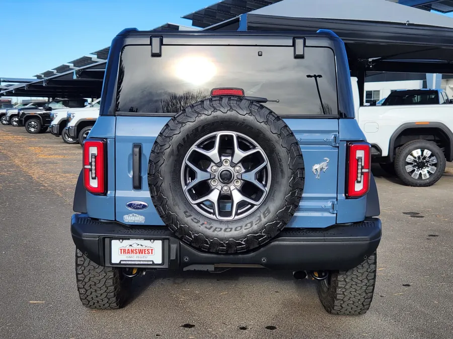 2024 Ford Bronco Badlands | Photo 12 of 31