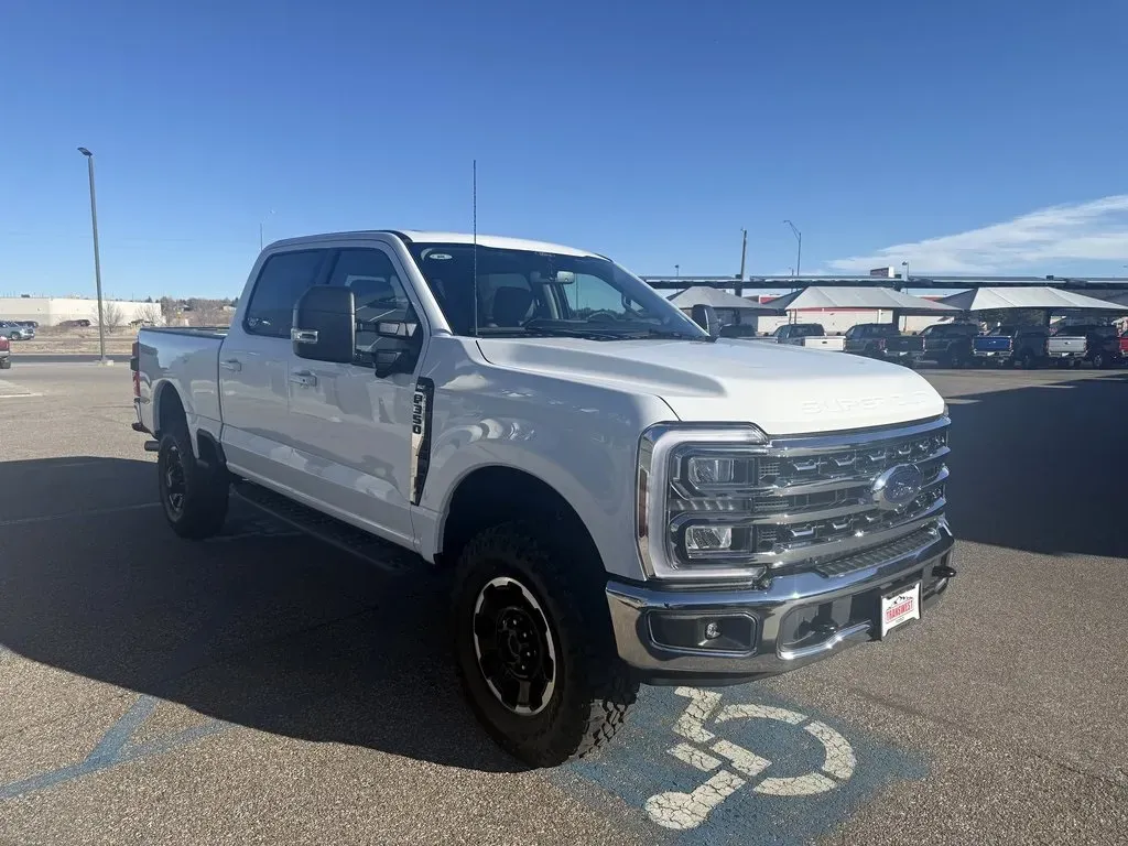 2026 Ford Super Duty F-350 | Photo 3 of 23