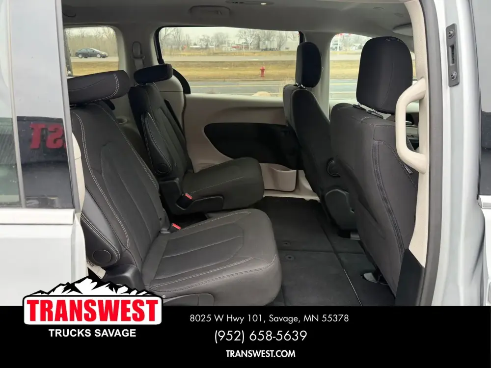 2024 Chrysler Voyager LX - Photo 18