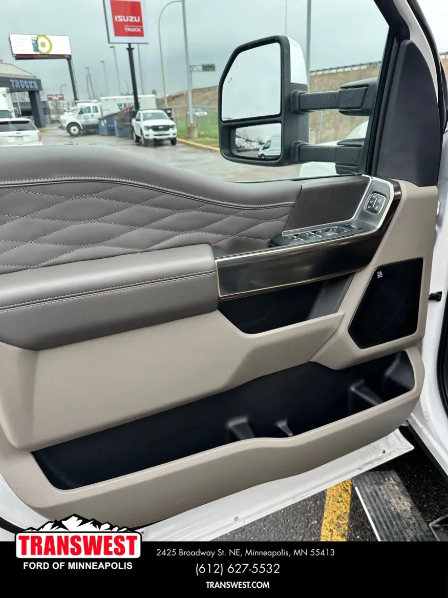 2026 Ford Super Duty F-350 Platinum | Photo 9 of 19