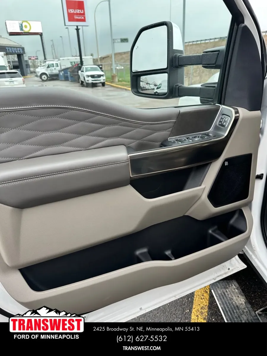2026 Ford Super Duty F-350 Platinum | Photo 9 of 19