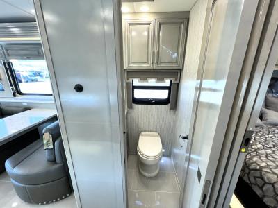 2023 Newmar London Aire 4521 | Thumbnail Photo 19 of 48