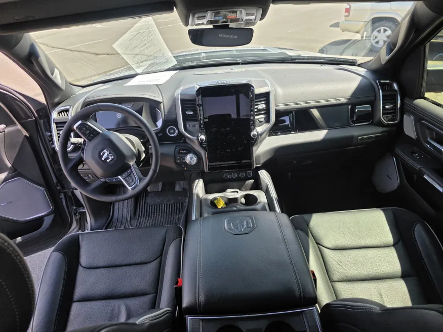 2025 RAM 1500 Laramie | Photo 11 of 17