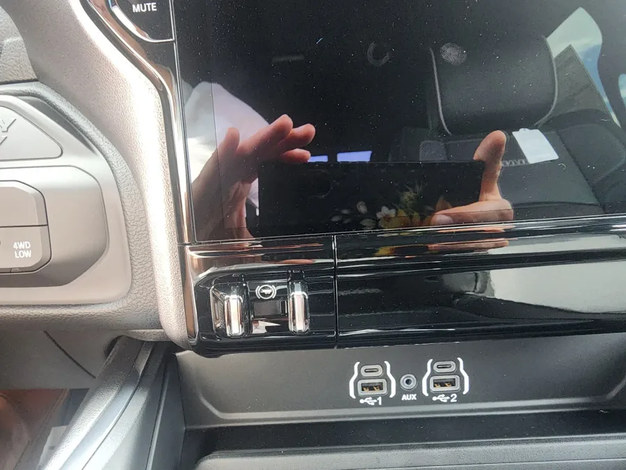 2025 RAM 3500 Laramie | Photo 18 of 26