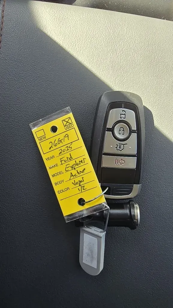 2025 Ford Explorer | Photo 24 of 30