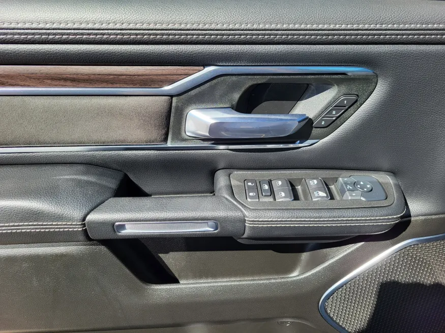 2025 RAM 1500 Laramie | Photo 18 of 25