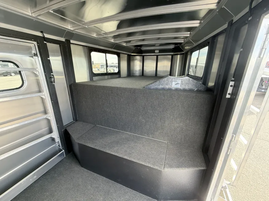 2026 Logan Coach Stock Combo | Photo 5 of 19