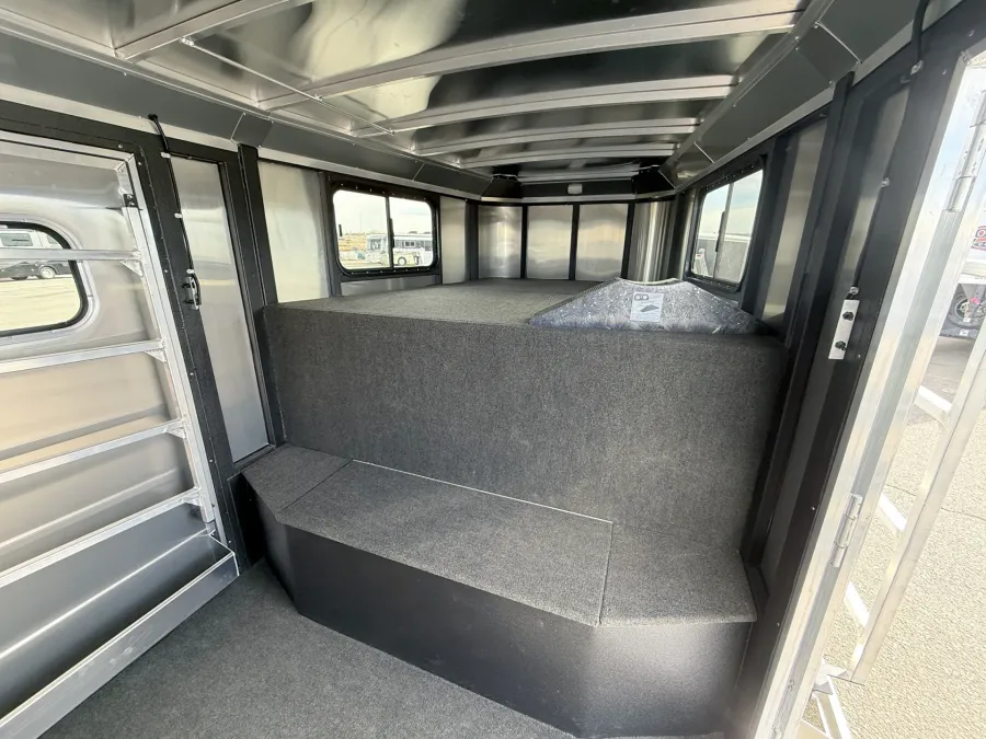 2026 Logan Coach Stock Combo | Photo 5 of 19