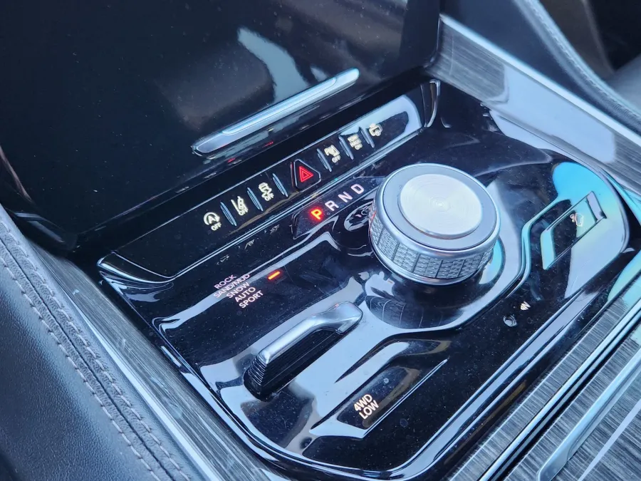 2022 Jeep Wagoneer Series III | Photo 19 of 25