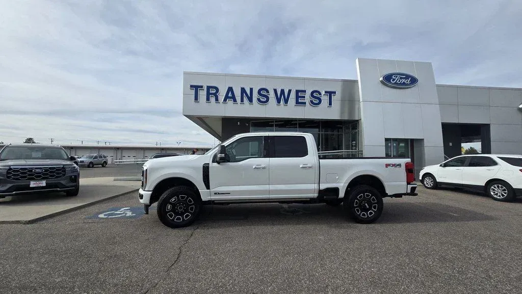 2026 Ford Super Duty F-250 | Photo 3 of 35