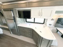 2026 Newmar Canyon Star 3947 | Thumbnail Photo 10 of 33