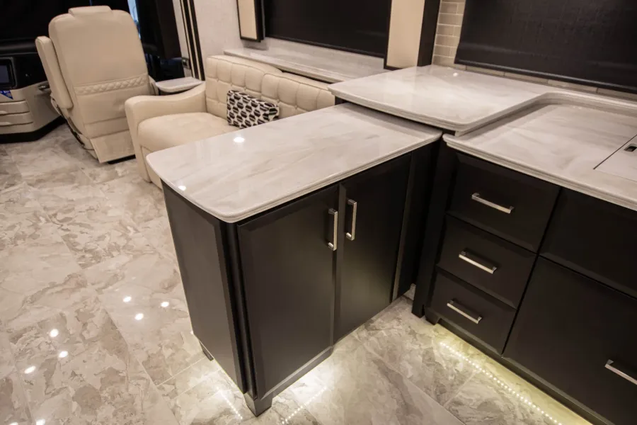 2026 Newmar Essex 4569 | Photo 20 of 35