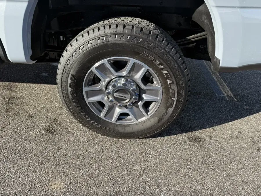 2026 Ford Super Duty F-250 | Photo 11 of 30