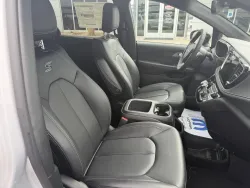 2026 Chrysler Pacifica Select | Thumbnail Photo 12 of 18