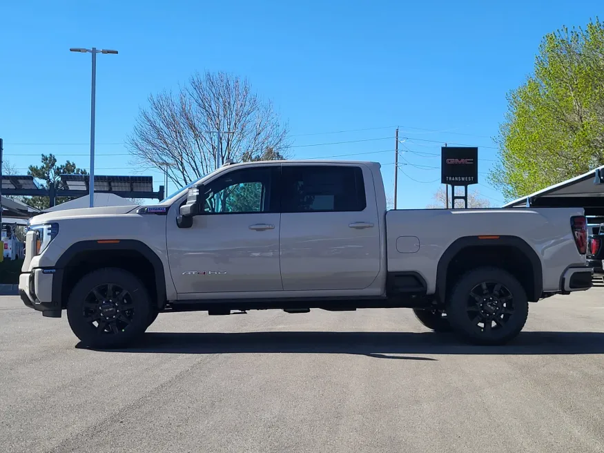 2026 GMC Sierra 2500HD AT4 | Photo 3 of 24