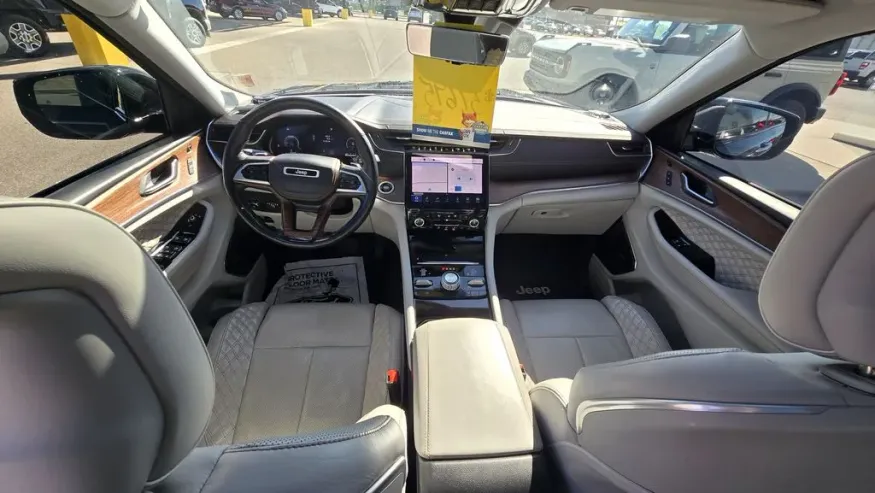 2022 Jeep Grand Cherokee L | Photo 30 of 36