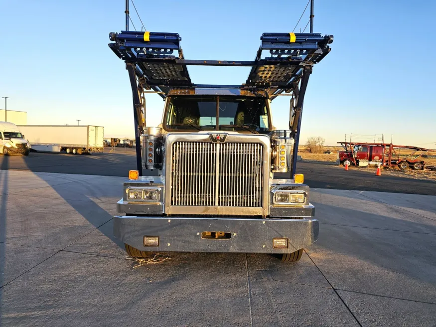 2021 Western Star 4900FA | Photo 2 of 30