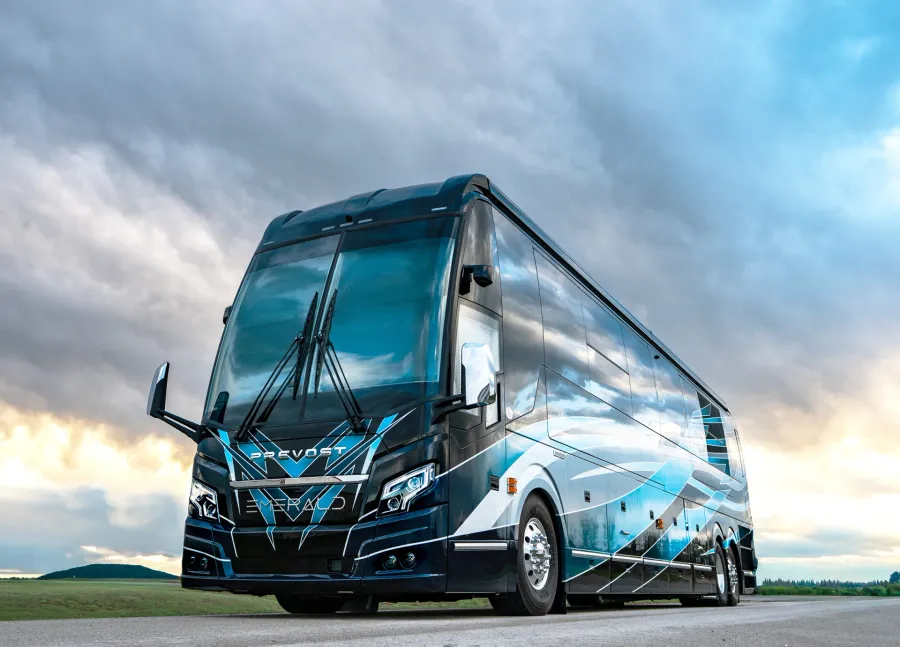 2026 Emerald Luxury Coaches Prevost H3-45 Triple Slide | Photo 21 of 23