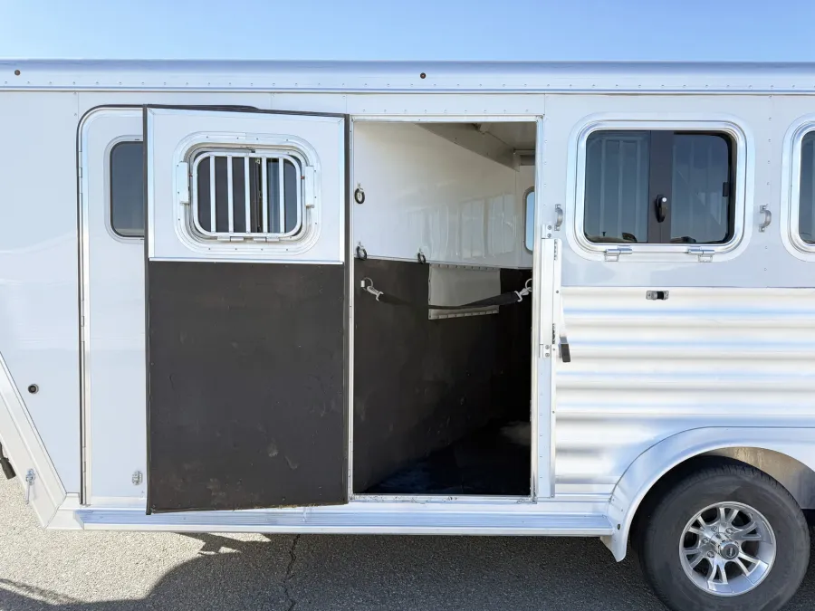 2020 Featherlite 3HGN | Photo 11 of 17