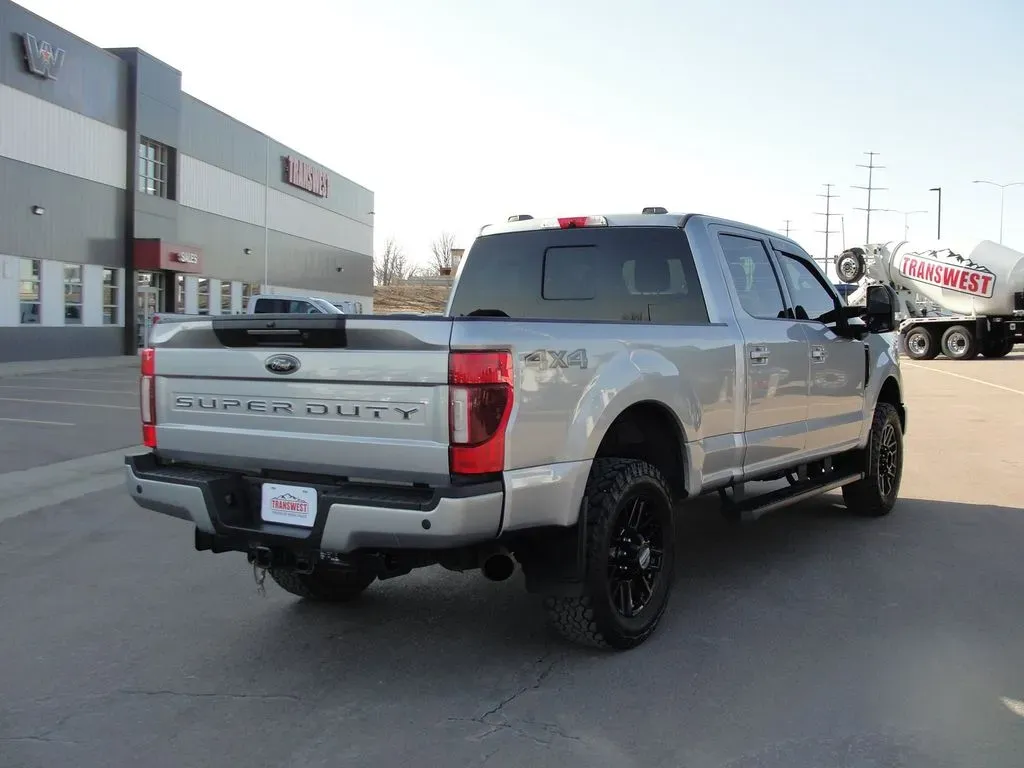 2022 Ford Super Duty F-350 Lariat | Photo 4 of 13