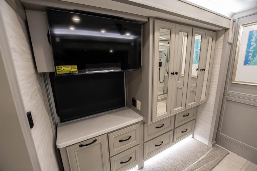 2026 Tiffin Phaeton 37BH | Photo 22 of 25