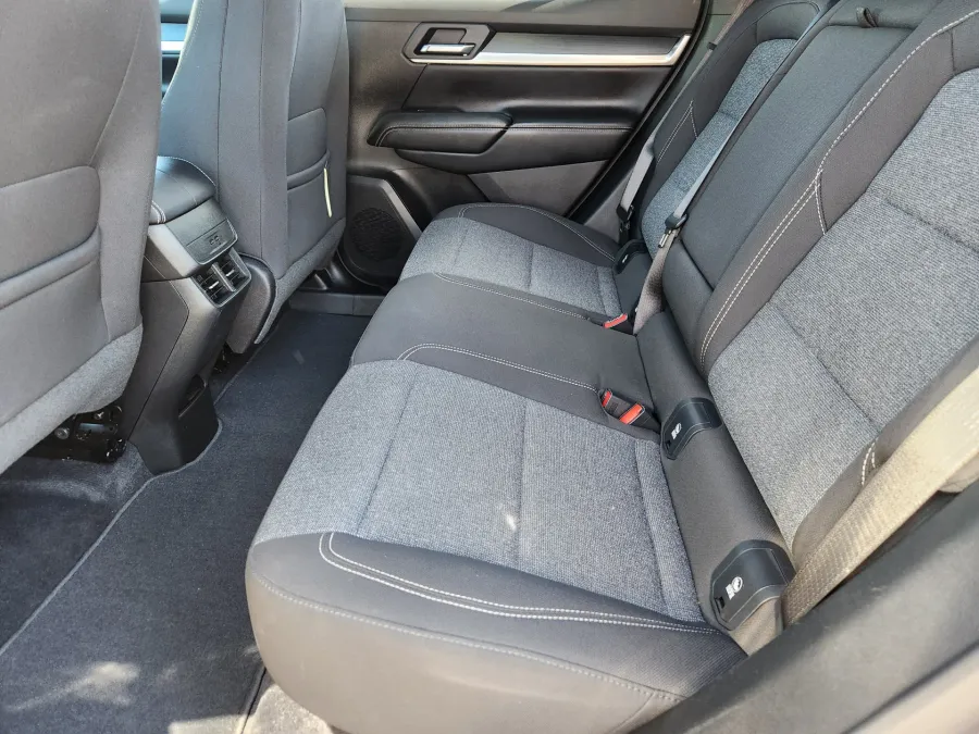 2025 GMC Terrain AWD Elevation | Photo 10 of 28