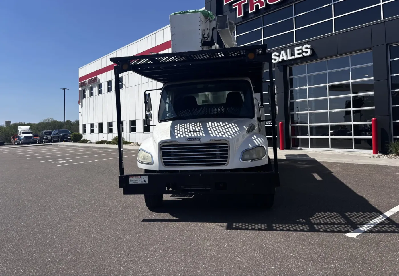 2007 Freightliner M2 106 | Photo 2 of 22